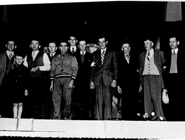 Photo de 1956 - Réunion avec la présence d'Alex Close (ancien coureur cycliste belge des années 1950) au Manoir